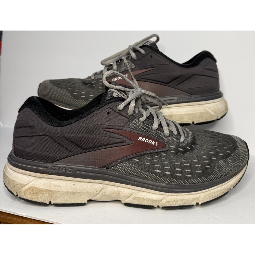 Brooks Sneakers Mens 10 D Dyad 11 1103231D031 Gray Running Athletic Gym Shoes